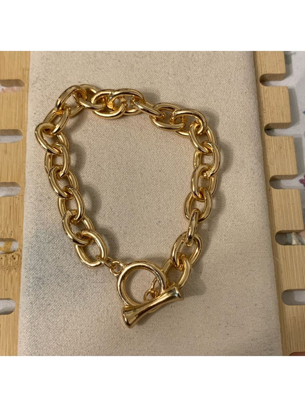 Elegant Gold Chain Bracelet - Picture 3 of 4